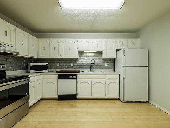 3rd image of 2101 Chateau Ct APT 101F