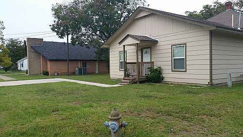 2nd image of 202 W 11th St