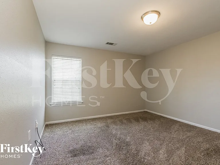 2936 Village Center Dr — Photo 12