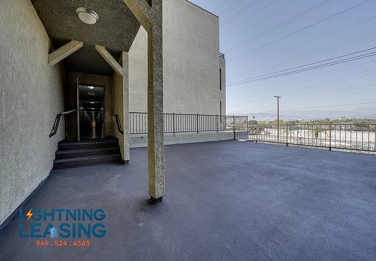 2850 Riverside Dr #3-207 — Photo 19