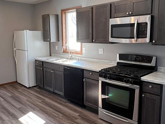 3rd image of 100 Valley Ln