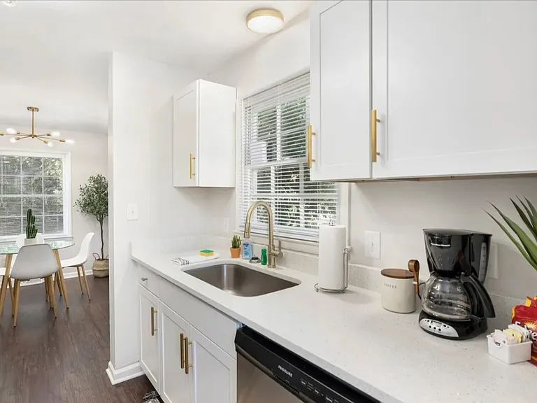 3909 Woodbriar Trl — Photo 9