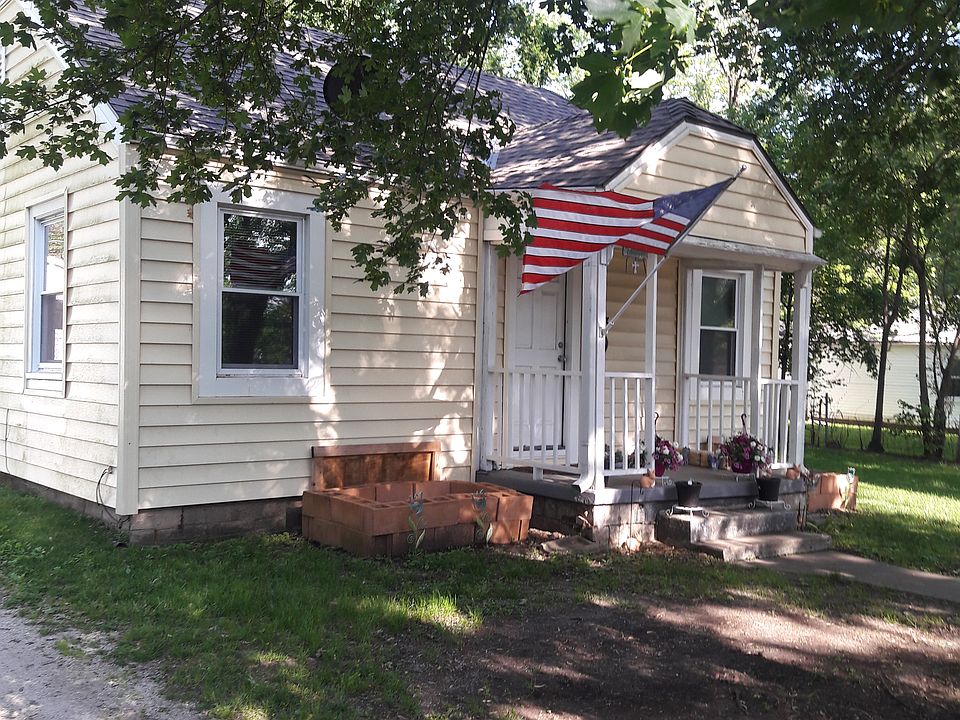 1st image of 303 S Doyle St