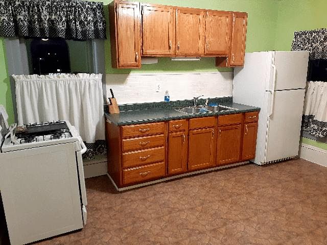 2nd image of 5912 W Clinton Ave #Up