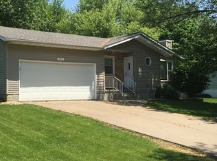 303 Concord Ct, Park View, IA 52748