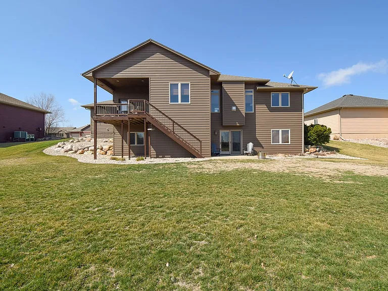2204 S Silverthorne Ave — Photo 75