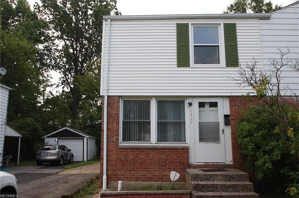 1477 E 250th St photo 1