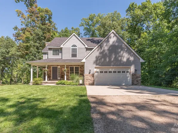 3200 Jeanette Dr, Chelsea, MI 48118