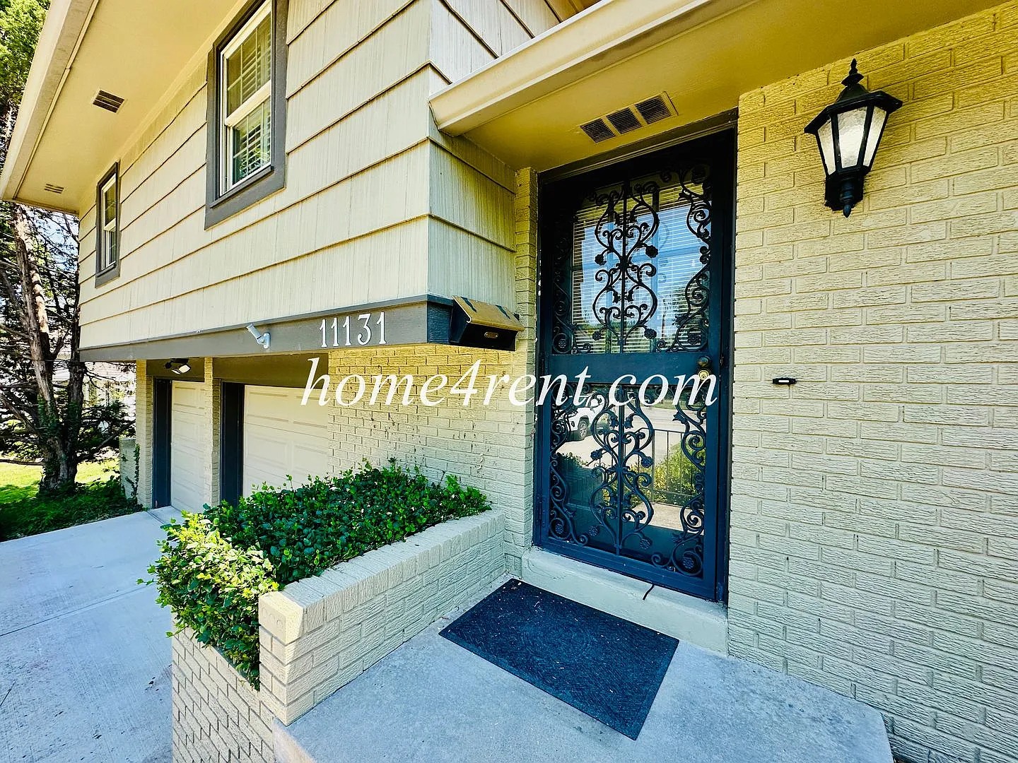 Gorgeous Home in South KC Featuring an Updated Kitchen, Multiple Living Spaces, Wood Floors and a... — Photo 3