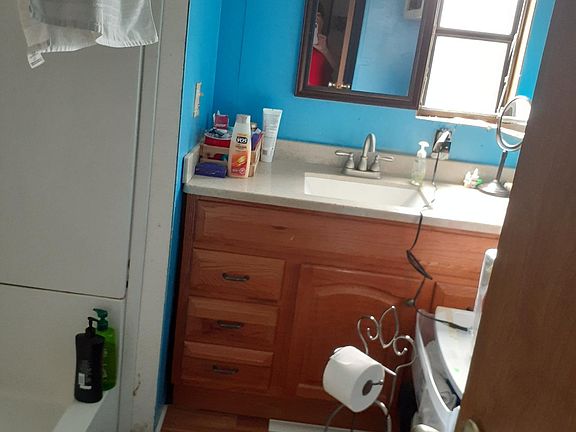 3rd image of 108 Ghent St