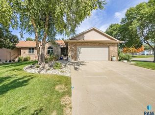 157 W Doral Ct, Sioux Falls, SD 57108