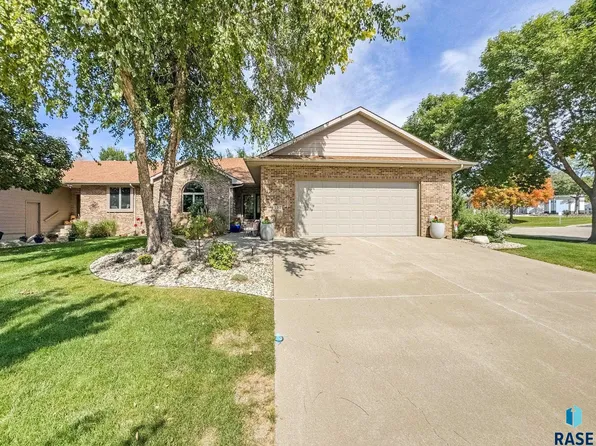 157 W Doral Ct, Sioux Falls, SD 57108