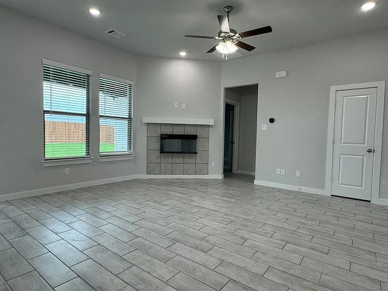 831 Rosebud Trl — Photo 6
