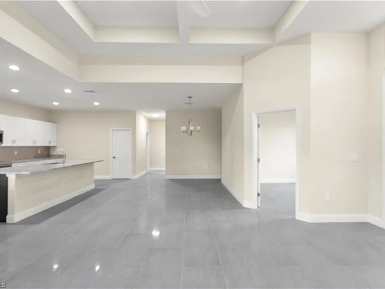1043 Albert Ave — Photo 7