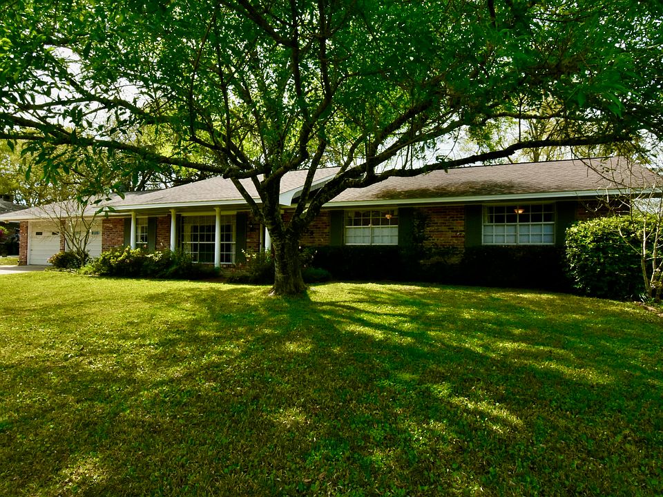 1st image of 504 Cypress Dr