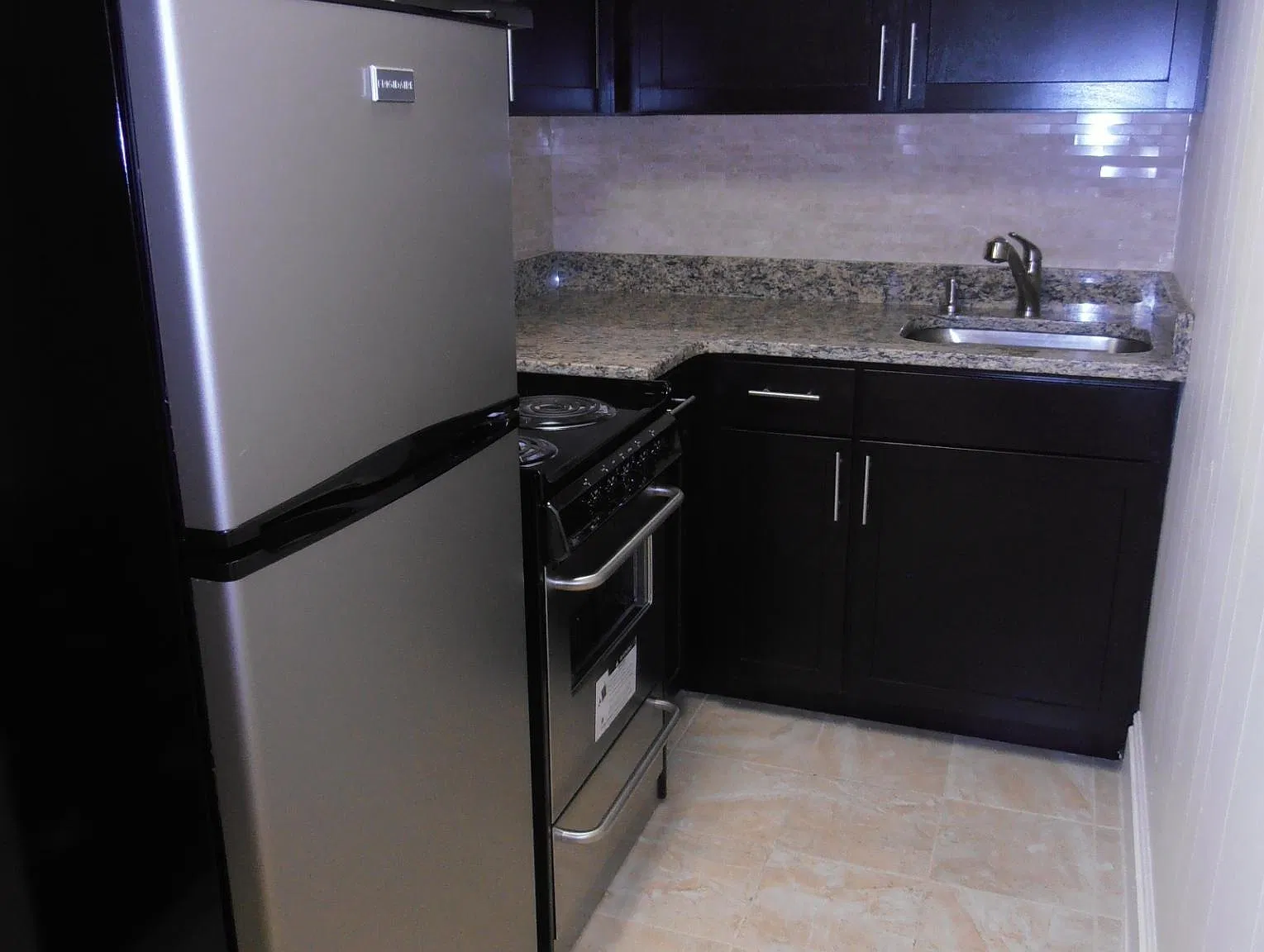 Studio, 999 sqft, $2,400 — Photo 3
