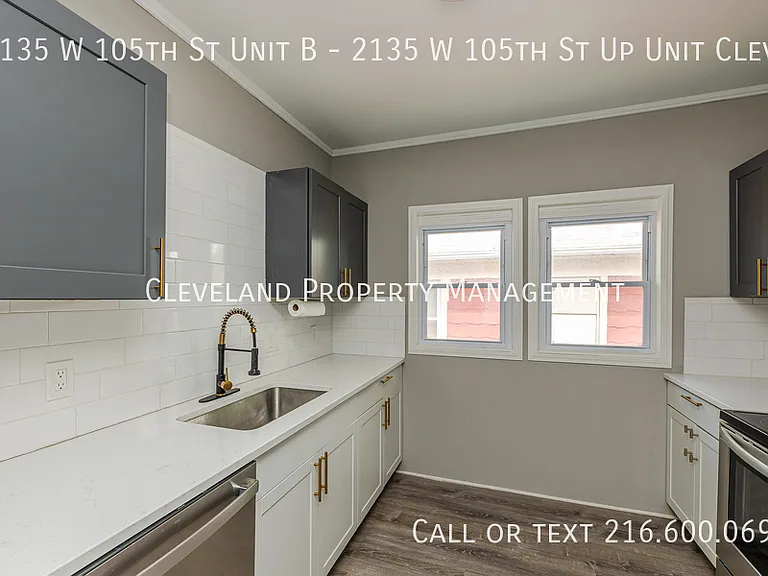 2135 W 105th St #B — Photo 2