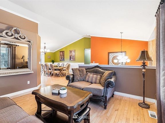 5th image of 17913 25th Avenue Ct E