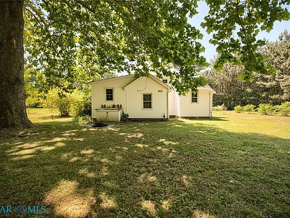 33rd image of 160 Holly Point Rd