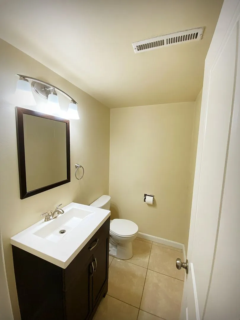 Move In special! Centrally located home — Photo 3