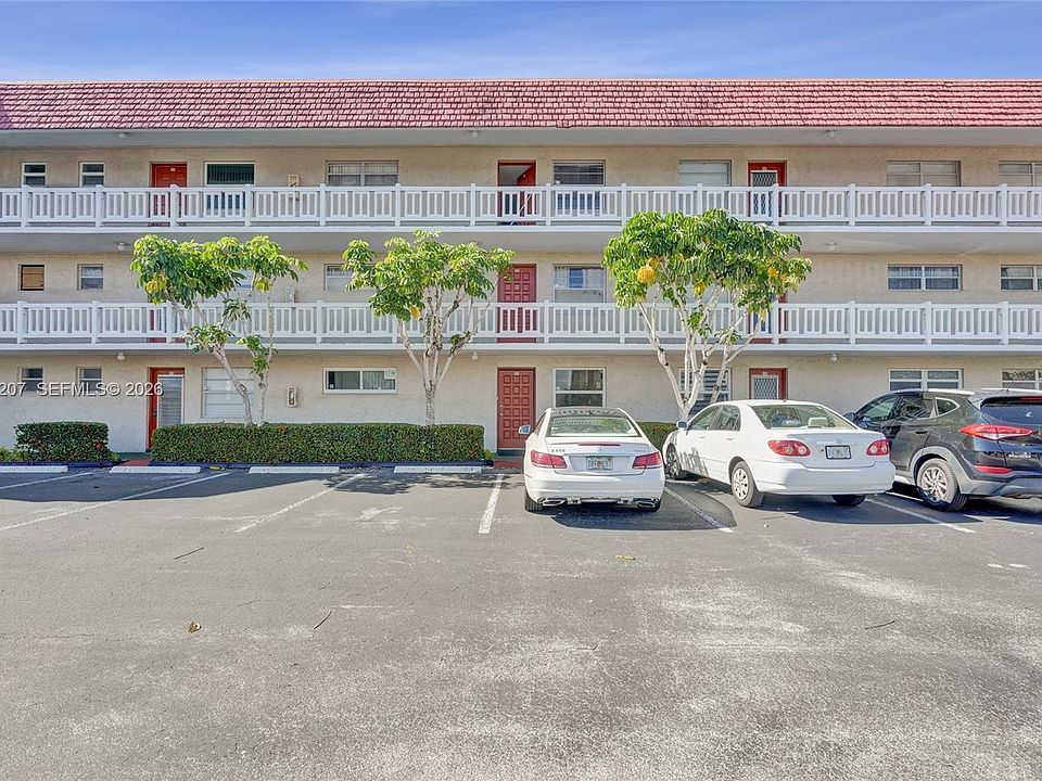 1st image of 3511 Inverrary Dr APT 107