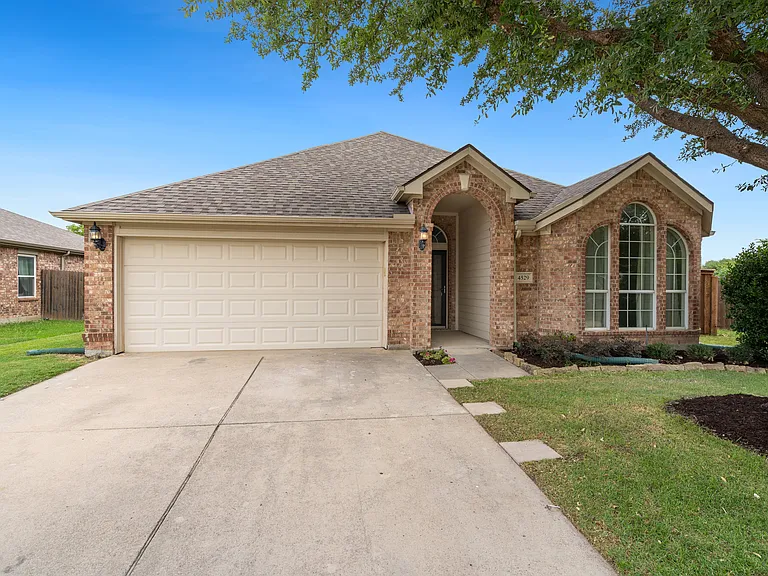 4529 Sheldon Trl — Photo 1