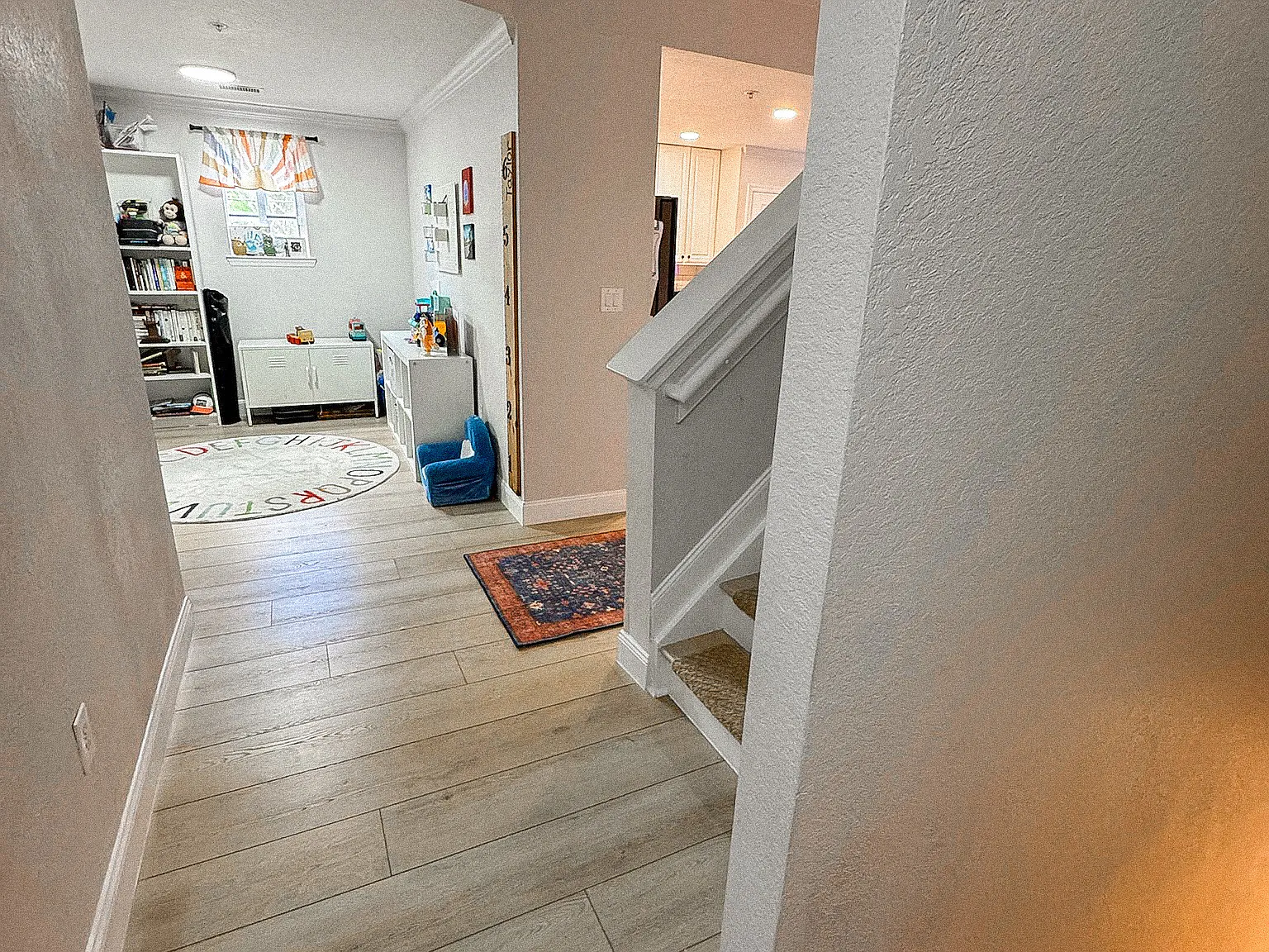 4 bed, 2281 sqft, $4,495 — Photo 4