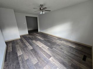 3313 SE Dupont St, Topeka, KS 66605
