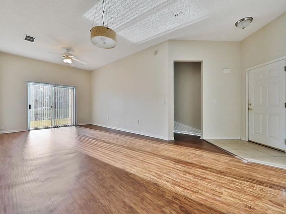 5th image of 209 Larkin Pl Unit 103