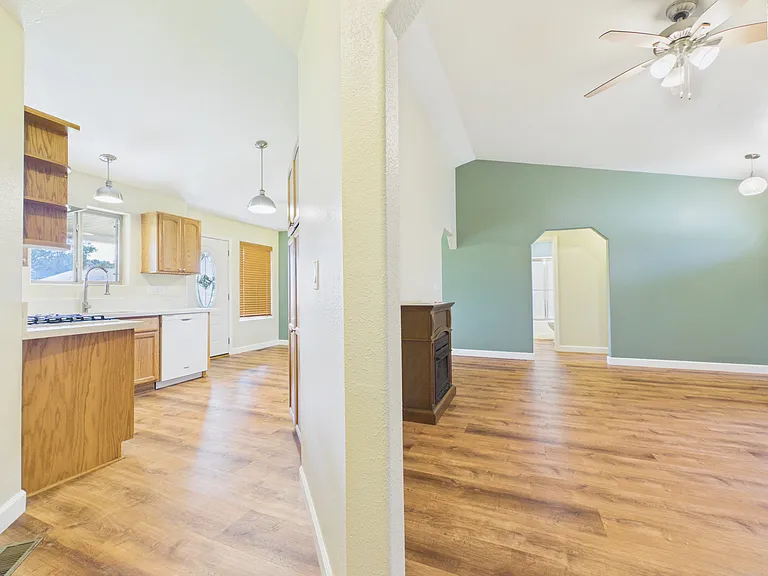 245 Johnson St — Photo 5
