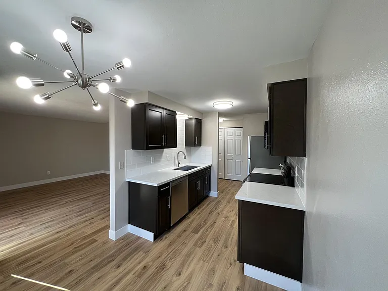 708 Browning Ave S #16 — Photo 2