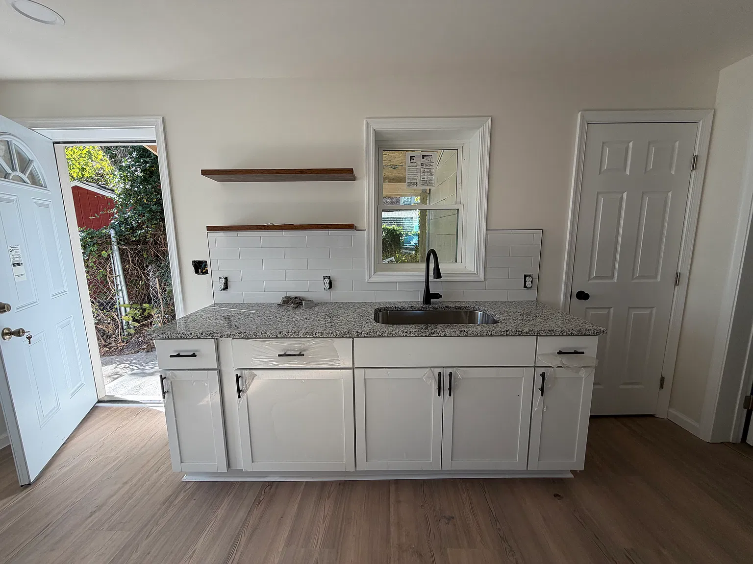 1 bed, 1000 sqft, $1,300 — Photo 4