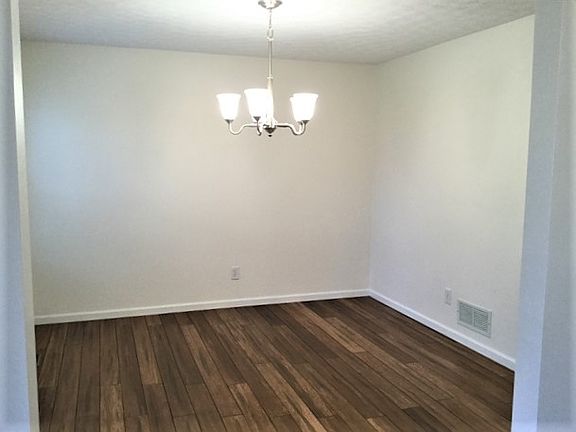 4th image of 651 Norfolk Sq S