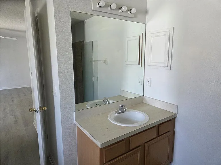 407 Arkansas Ct — Photo 10
