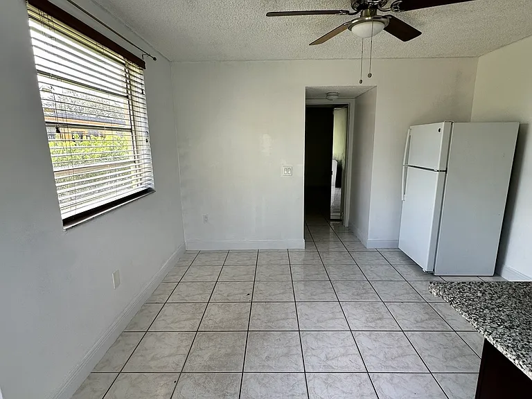 217 E 10th St #2 — Photo 2