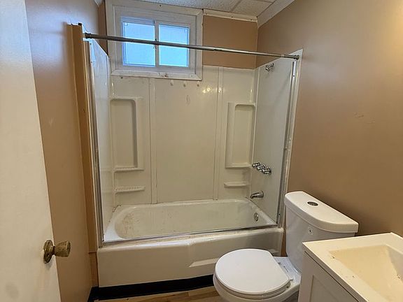 4th image of 3893 E 55th St