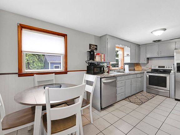4th image of 50 Hazen St