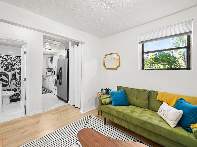 145 W 10th St #B — Photo 2