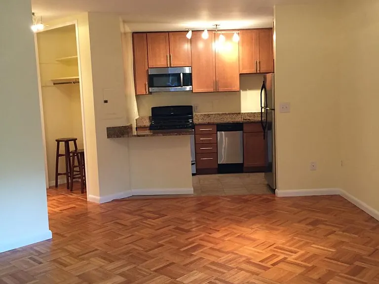 4000 Tunlaw Rd NW #529 — Photo 8