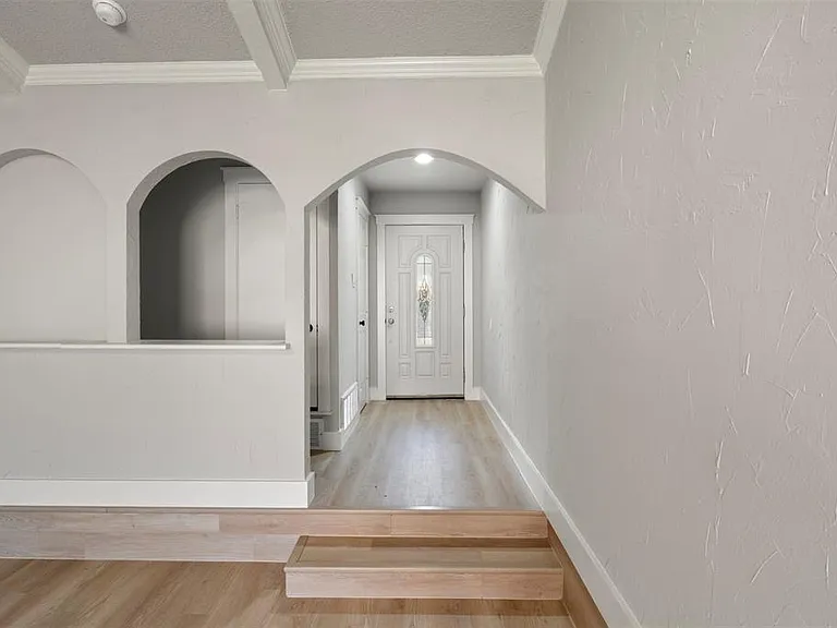 807 Salem Dr — Photo 3