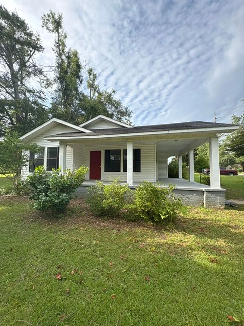 Renovated 3 Bedroom 1 Bath Home for Rent — Photo 1