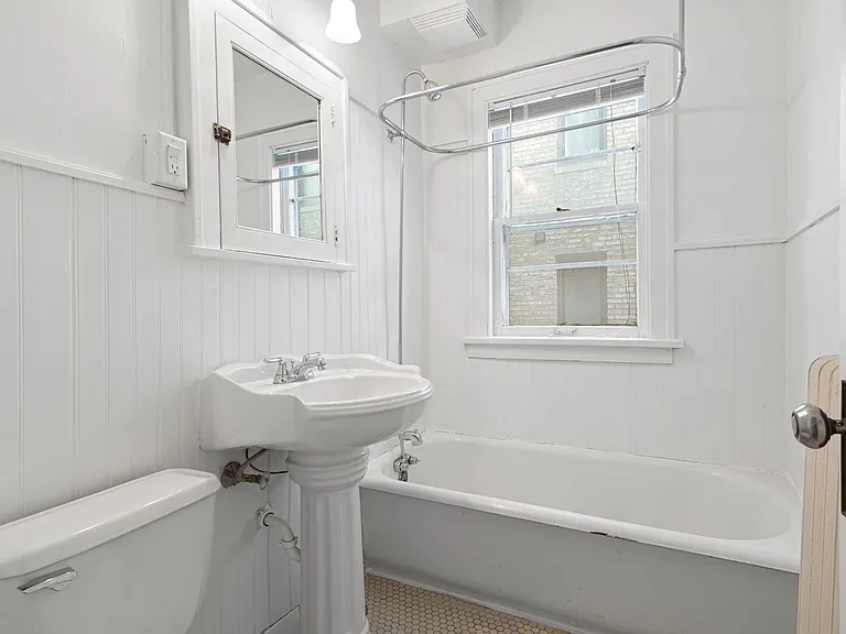 Brownstone on Grand — Photo 8