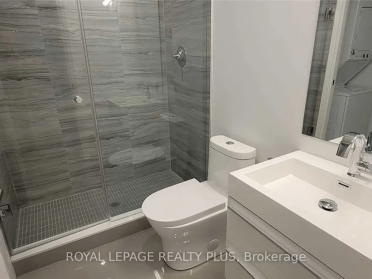 39 Roehampton Ave E #1807 — Photo 5