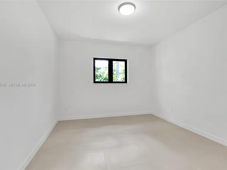 950 Bayamo Ave — Photo 28