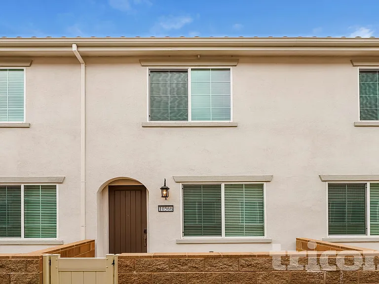 10566 Vina Ct — Photo 1