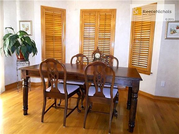Wood shutters, ample space for a big table.
