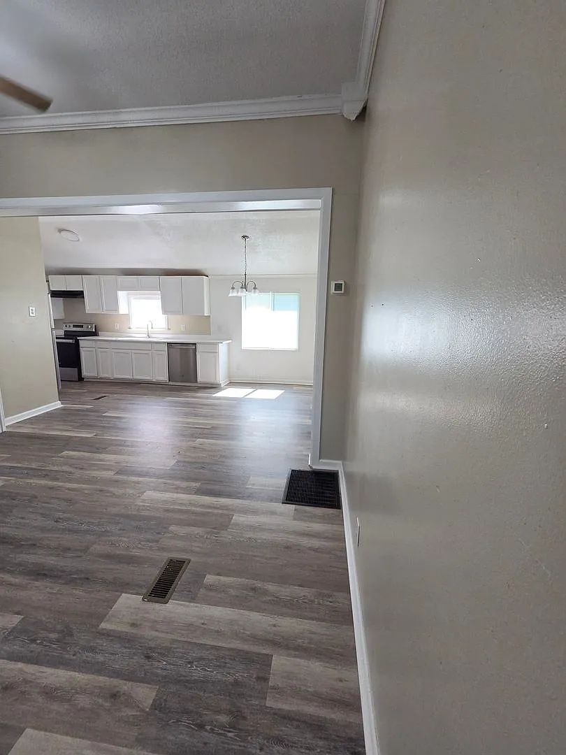 3 Bed 2 Bath Home + Bonus Room — Photo 3