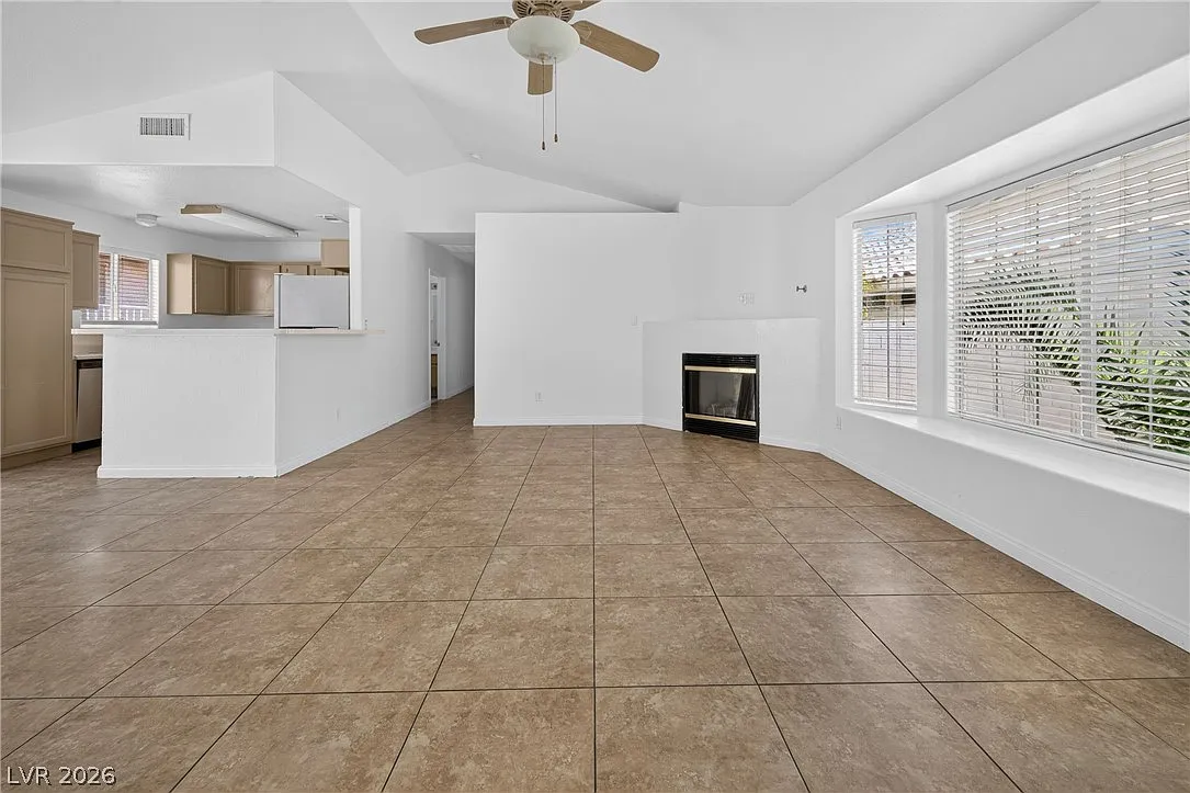 3 bed, 2.0 bath, 1325 sqft, $1,750 — Photo 4