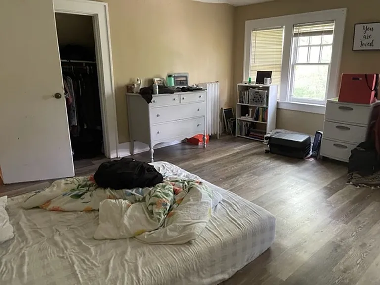 1095 Park Ave — Photo 9