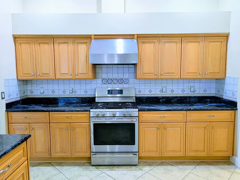 5667 Wellington Ct — Photo 14